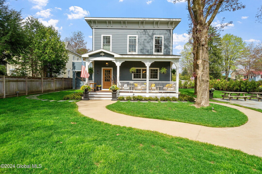 14 Stratton St in Saratoga Springs, NY - Building Photo