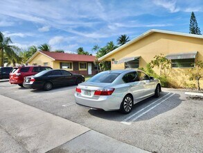 411 SE 23rd Ave-Unit -1 in Boynton Beach, FL - Building Photo - Building Photo