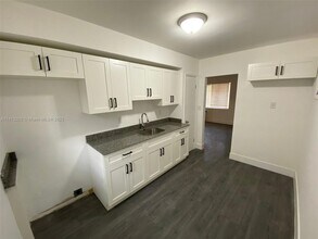 1842 Madison St-Unit -3 in Hollywood, FL - Building Photo - Building Photo