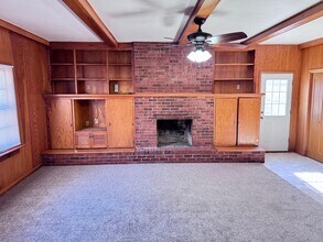 1304 Downing St in The Village, OK - Building Photo - Building Photo