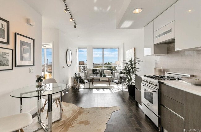 property at 8 Buchanan St