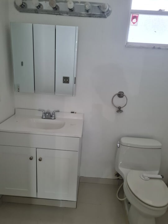 20200 NE 27th Ct, Unit F106 in Aventura, FL - Building Photo