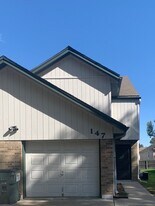 147 SW Oxford Pl in Lee's Summit, MO - Building Photo