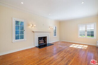 1304 N Alta Vista Blvd in Los Angeles, CA - Building Photo - Building Photo