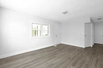 886-888-888 Derrer Rd in Columbus, OH - Building Photo - Building Photo