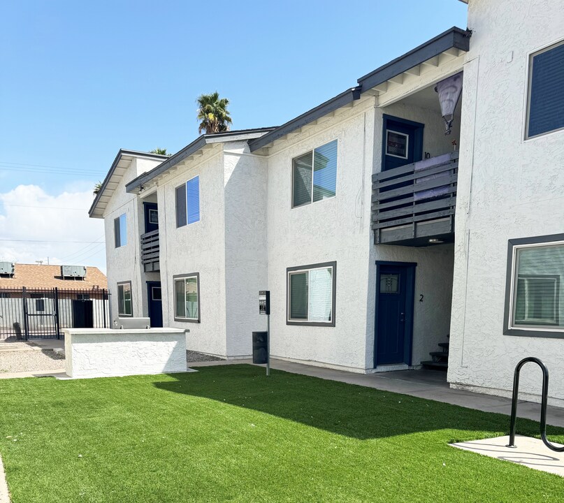 1st Ave. in Mesa, AZ - Foto de edificio