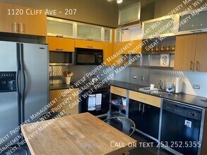 1120 E Cliff Ave in Tacoma, WA - Building Photo - Building Photo