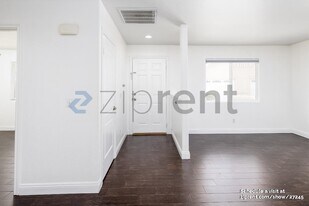 Unit 2 in Apple Valley, CA - Building Photo