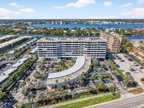 3589 S Ocean Blvd in South Palm Beach, FL - Building Photo - Building Photo