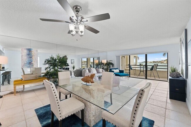 138 1st St E, Unit 106 in Tierra Verde, FL - Building Photo - Building Photo
