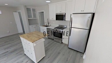 273 Palmer St in Costa Mesa, CA - Foto de edificio - Building Photo
