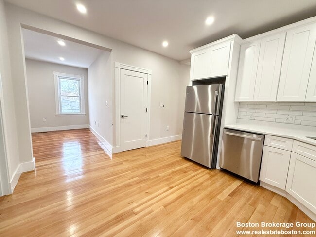 36 Raven St, Unit #1 in Boston, MA - Foto de edificio - Building Photo