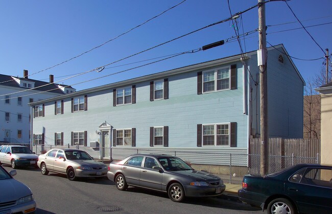 375 3rd St in Fall River, MA - Foto de edificio - Building Photo