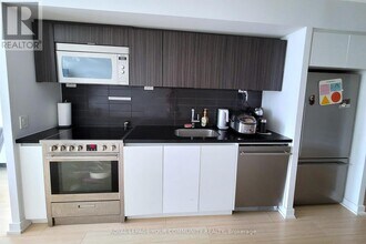 85-985 Queens Wharf Rd in Toronto, ON - Building Photo - Building Photo