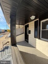 333 W Buck St in Paulsboro, NJ - Building Photo