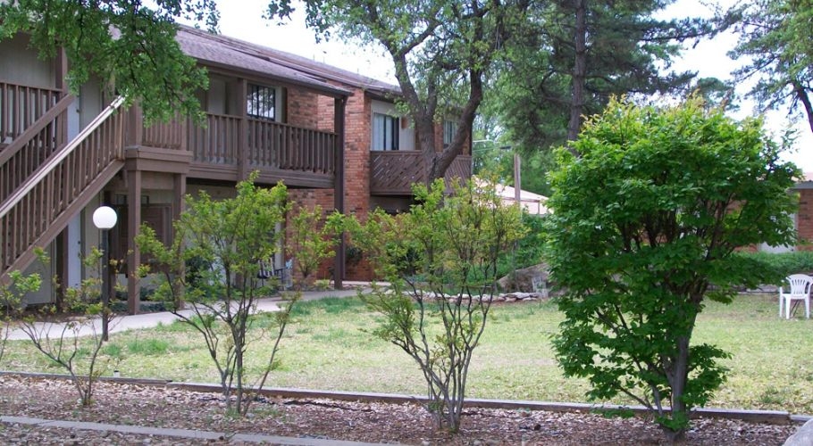 Andrew's  Apartments in Andrews, TX - Building Photo