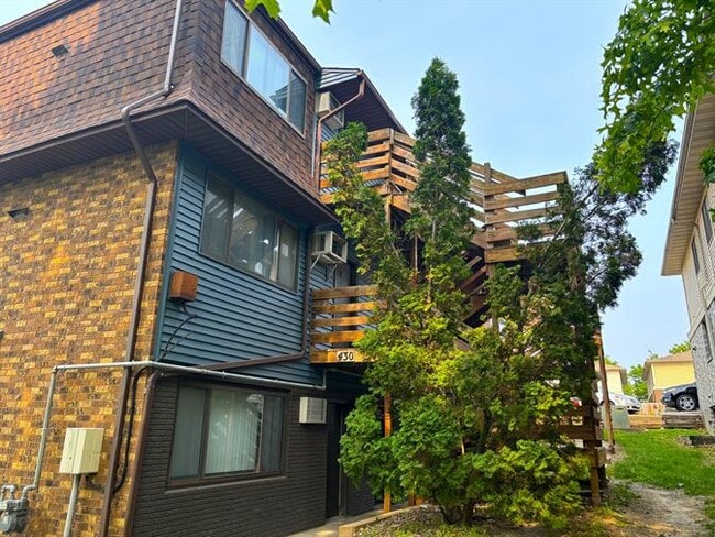 property at 430 S Van Buren St