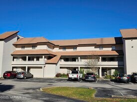 1307 River Hills Cir E in Jacksonville, FL - Building Photo