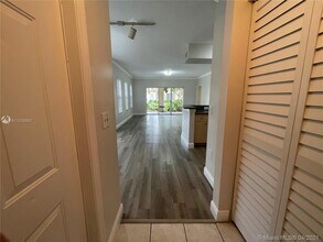 2482 Centergate Dr-Unit -101 in Miramar, FL - Building Photo - Building Photo