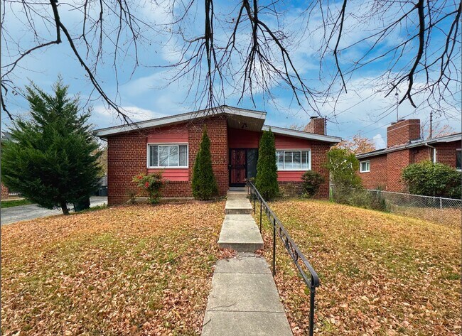 property at 4208 19th Pl NE