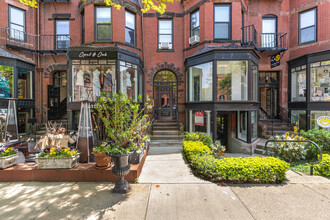 230 Newbury St in Boston, MA - Building Photo - Building Photo