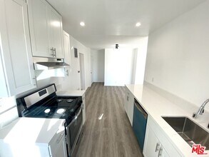 1000 Havenhurst Dr in West Hollywood, CA - Building Photo - Building Photo