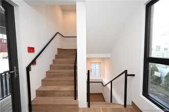 930 Cove Rd-Unit -#3 in Stamford, CT - Foto de edificio - Building Photo