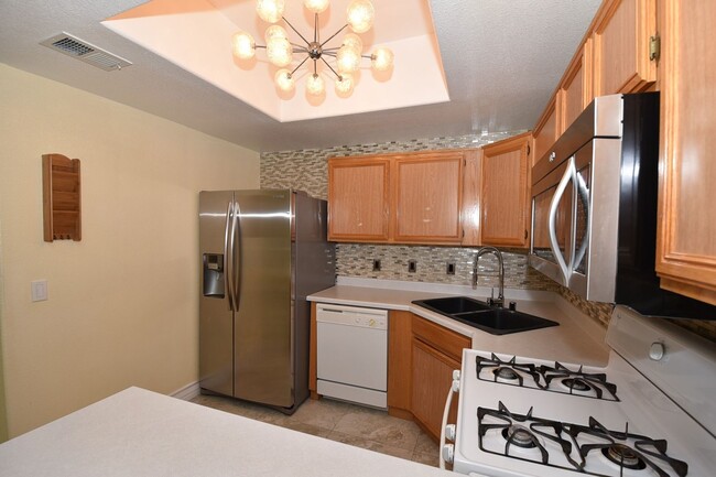 9470 Peace Way in Las Vegas, NV - Building Photo - Building Photo