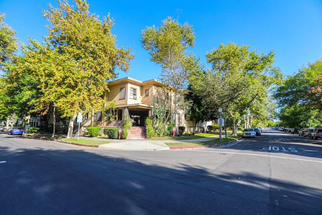 200 S Sycamore Ave in Los Angeles, CA - Building Photo