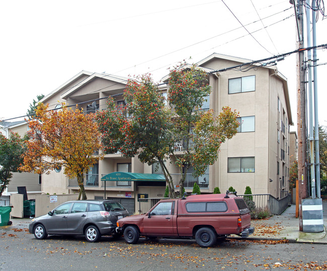 Ivy House Apartments in Seattle, WA - Building Photo - Building Photo