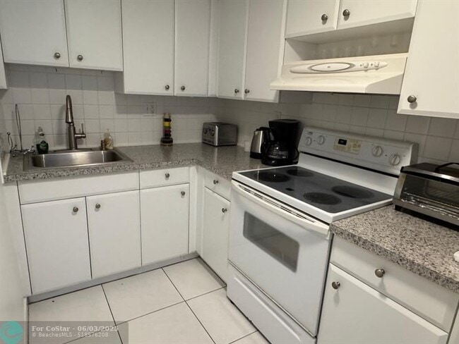property at 3000 Riomar St