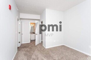 892 Taylor Station Rd in Columbus, OH - Building Photo