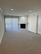 5540 Owensmouth Ave, Unit 225 in Los Angeles, CA - Building Photo - Building Photo