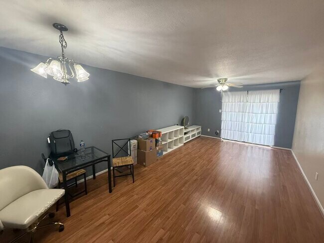 property at 3075 Walnut Bend Ln