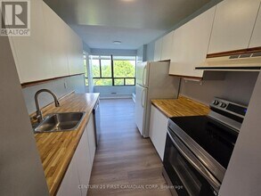 1600 Adelaide St N in London, ON - Building Photo - Building Photo