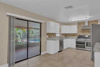 6113 Yucca Dr in Fort Pierce, FL - Building Photo - Building Photo