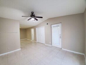 833 Riverside Dr, Unit 837 in Coral Springs, FL - Building Photo - Building Photo