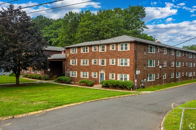 266 Main St in Windsor Locks, CT - Building Photo - Building Photo