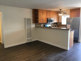 18530 Hatteras St in Los Angeles, CA - Building Photo