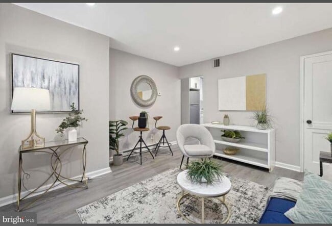 property at 1721 Gales Pl NE
