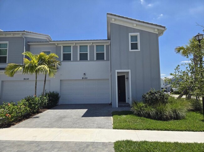 5120 Willow Crk Dr in Westlake, FL - Building Photo - Building Photo