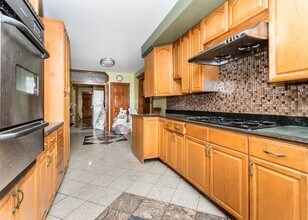 44 Eddy St, Unit 1 in Waltham, MA - Building Photo - Building Photo