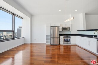 1100 Wilshire Blvd in Los Angeles, CA - Building Photo - Building Photo