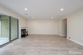 17 Chelmsford Ct in Evesham, NJ - Foto de edificio - Building Photo