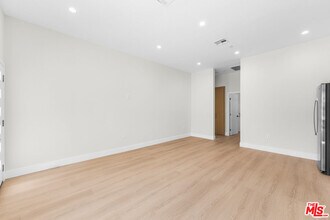 5127 Don Pio Dr in Los Angeles, CA - Building Photo - Building Photo