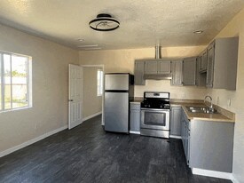 740 W 154th St, Unit B in Gardena, CA - Building Photo