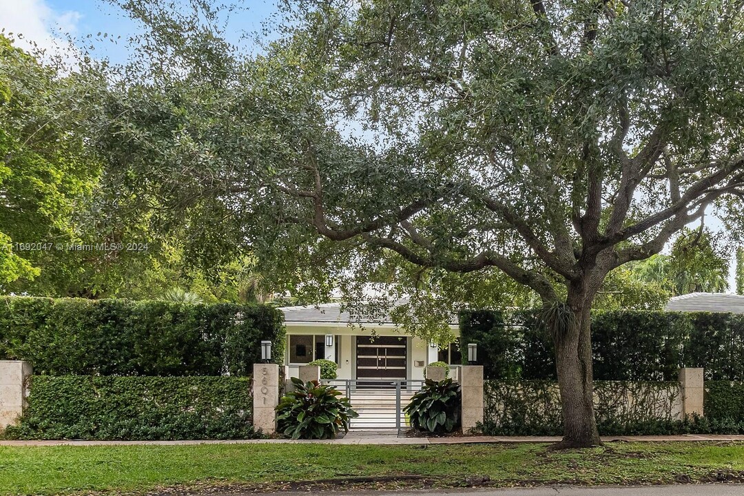 5601 Maggiore St in Coral Gables, FL - Foto de edificio