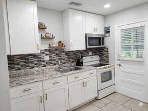 212 E Drury Ave in Kissimmee, FL - Foto de edificio - Building Photo