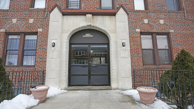 2349 Benson Ave in Brooklyn, NY - Foto de edificio - Building Photo