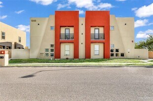 17 East St in McAllen, TX - Building Photo